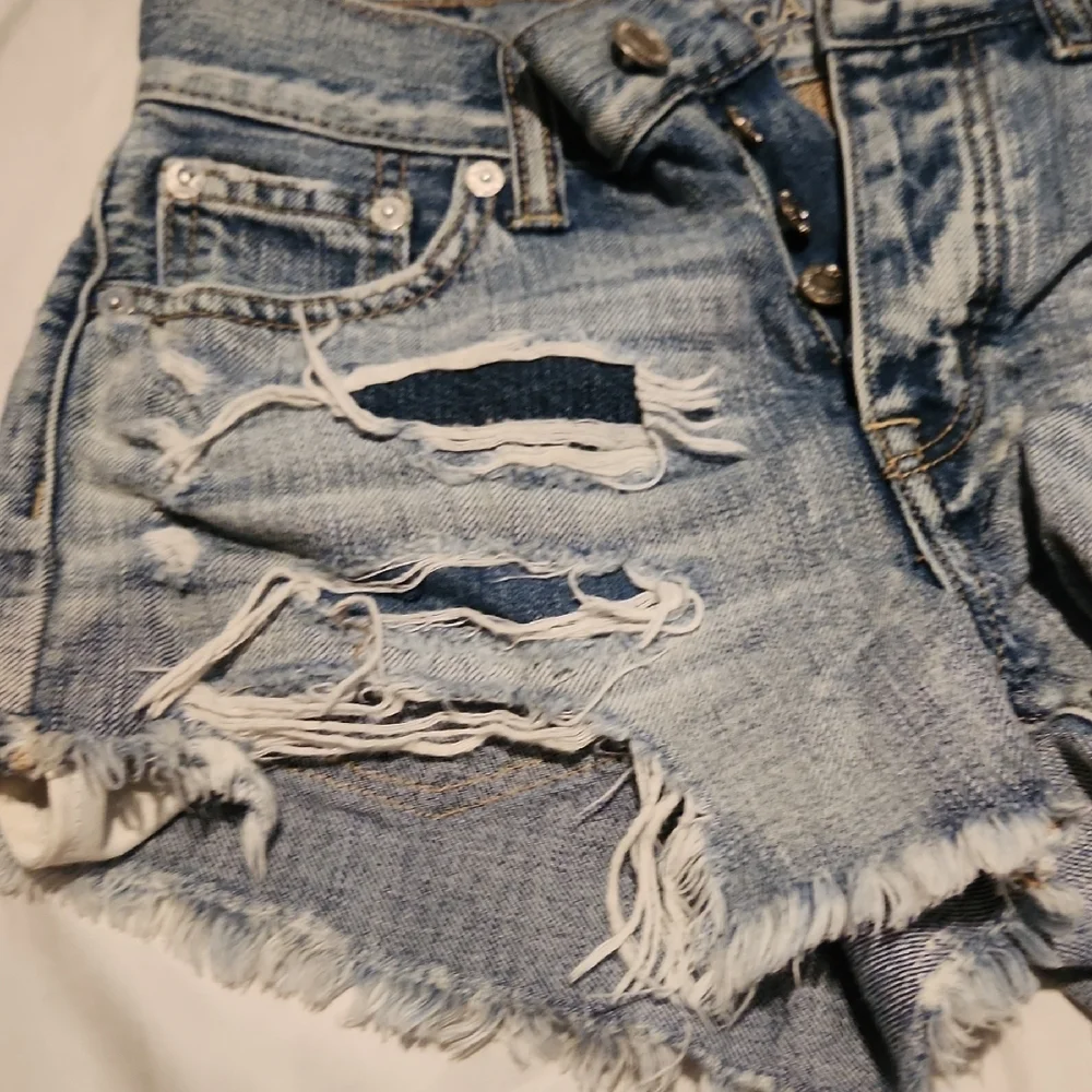 Distressed Denim Shorts - Picture 5 of 8
